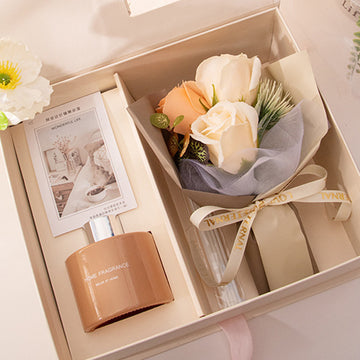 18.2*8.2*4.2inch 1pc Pampering Present Sets for Women with Translucent Present Box, Aromatherapy, Aromatherapy Card, Soap Flower Aromatherapy Kits